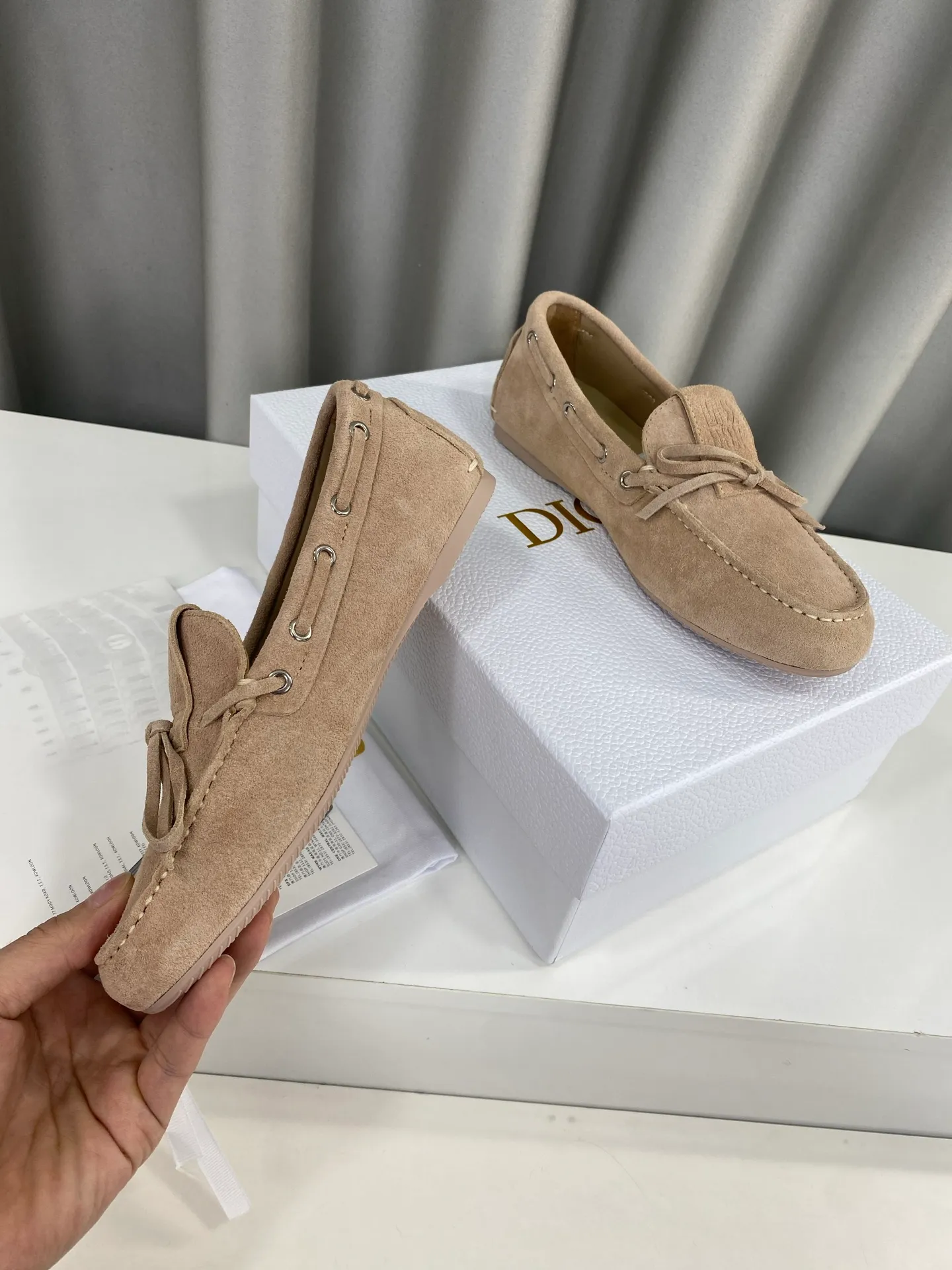👟👟Ex-factory price 480👟👟 Women's shoes Women's clothing "Exclusive top version" DIOR Dior~25vs spring and summer popular casual flat loafer series... A shoe that does not conflict with shirts, simple partition design, a spring must-have, can be worn with any pants or skirt, very comfortable and beautiful on the feet... ❶Fabric: Original customized cow suede ❷Inner: Original customized sheepskin ❸Feet: sheepskin ❹Outsole: original molded wear-resistant rubber ❺Number of codes: 35-39 (40 customizations are non-refundable) ❻Packaging: Original full set of packaging ☀Color: 5 colors available simultaneously on the official website